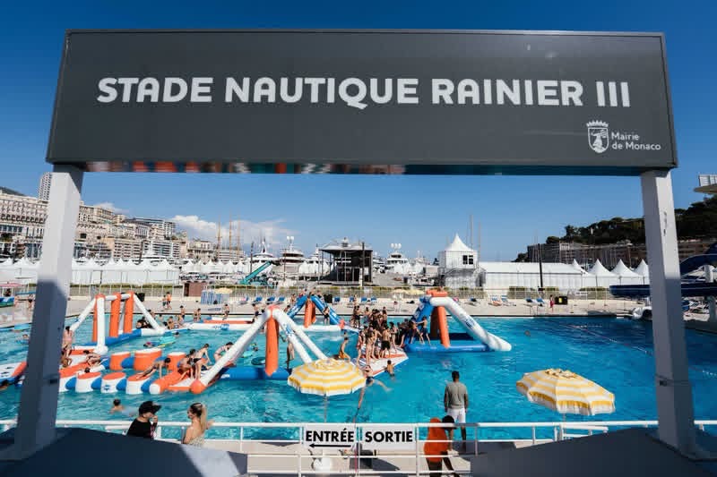 Parcours aquatique gonflable au Stade Nautique Rainier III, Mairie de Monaco